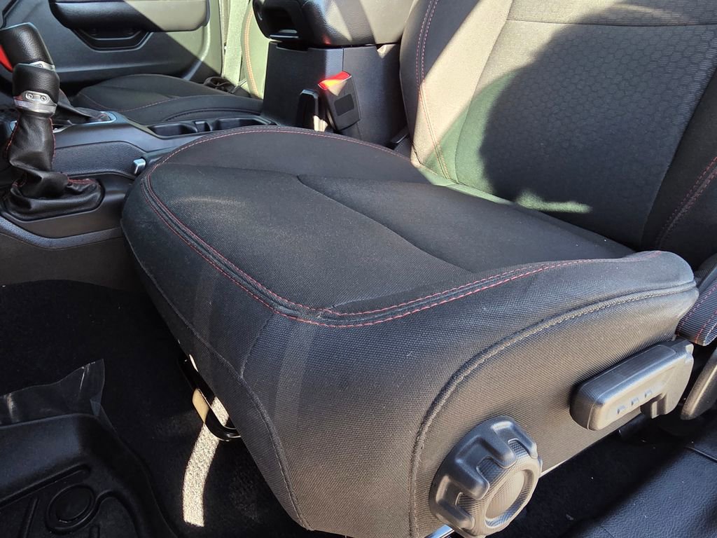 Used 2018 Jeep Wrangler Unlimited Rubicon image 22