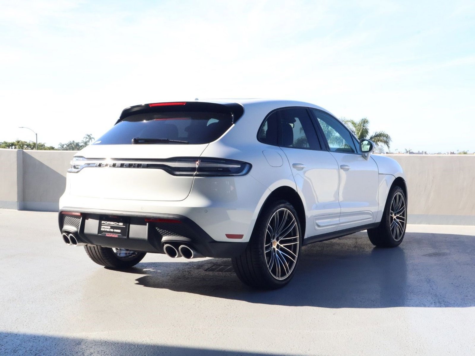 Certified 2025 Porsche Macan image 9
