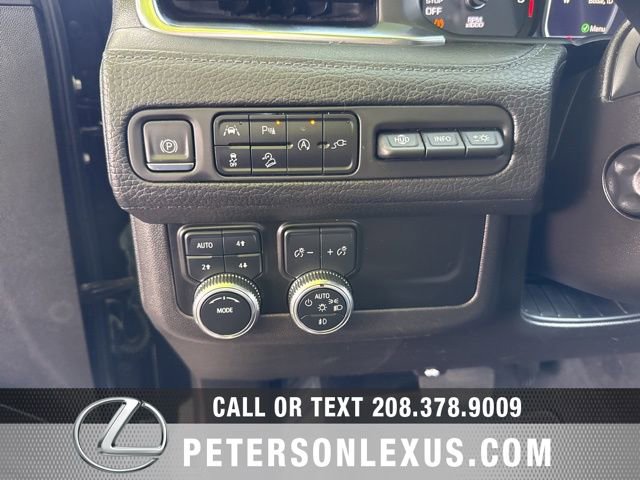 Used 2021 GMC Yukon XL Denali w/ Denali Premium Package AWD/4WD image 30