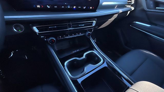 Certified 2025 Chevrolet Traverse LT image 14