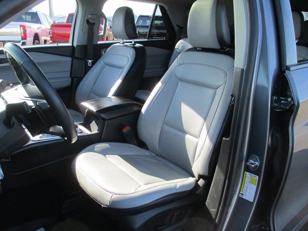 Used 2021 Ford Explorer XLT w/ Equipment Group 202A image 17