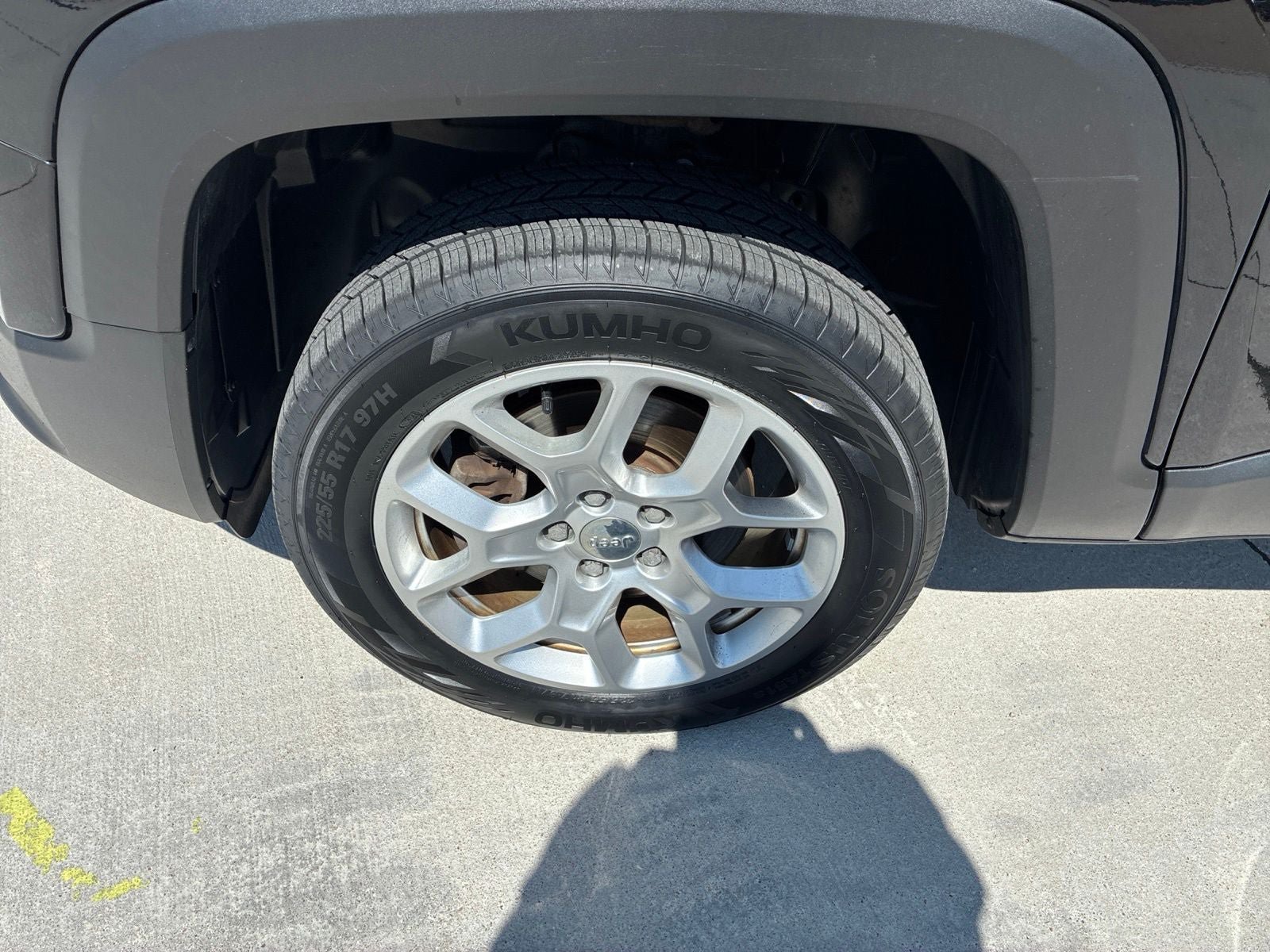 Used 2018 Jeep Renegade Latitude w/ Cold Weather Group AWD/4WD image 11