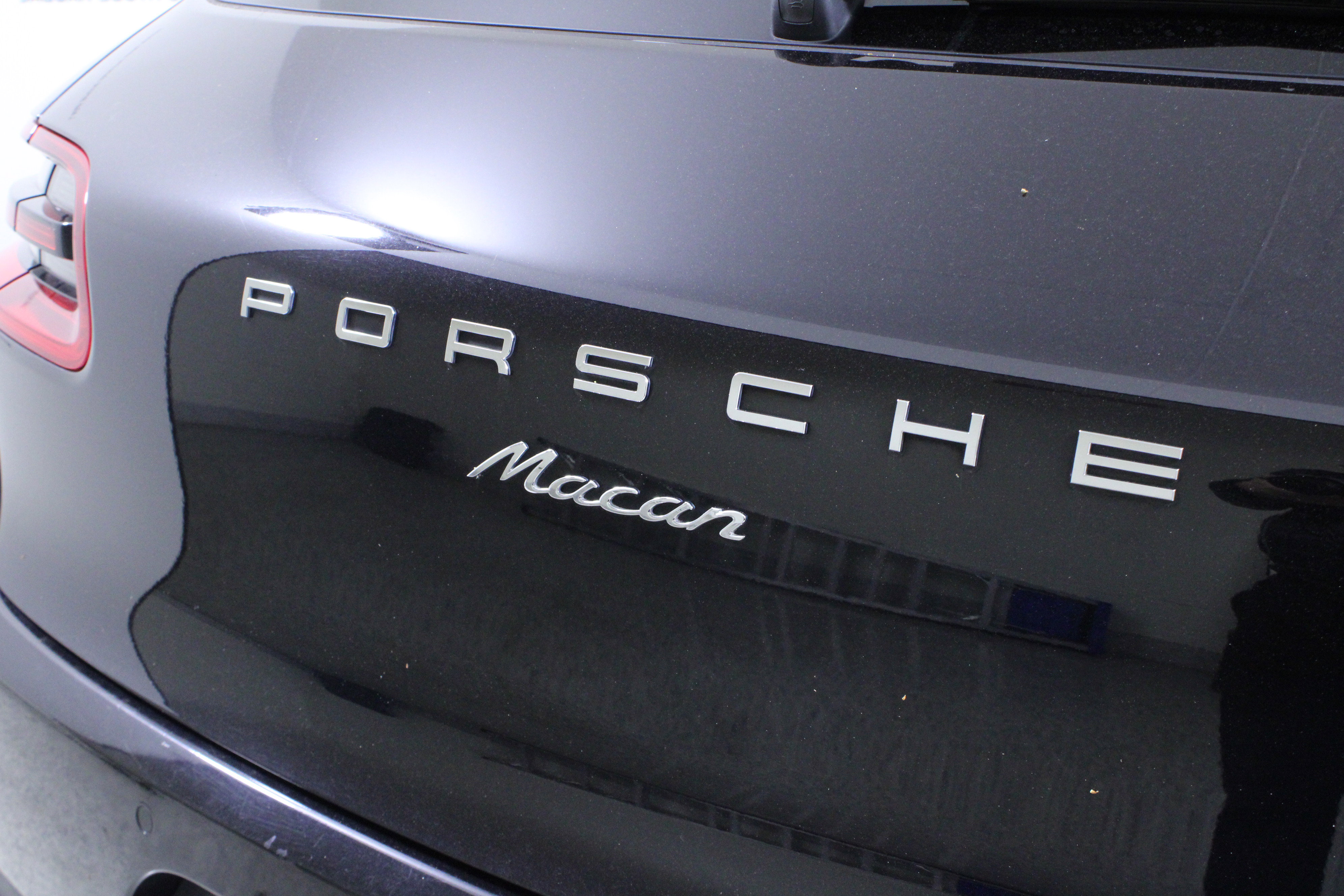 Used 2018 Porsche Macan image 9