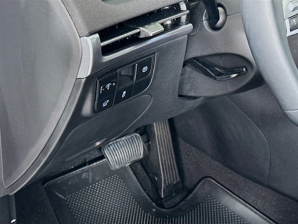 Certified 2025 Hyundai Tucson Limited AWD/4WD image 10