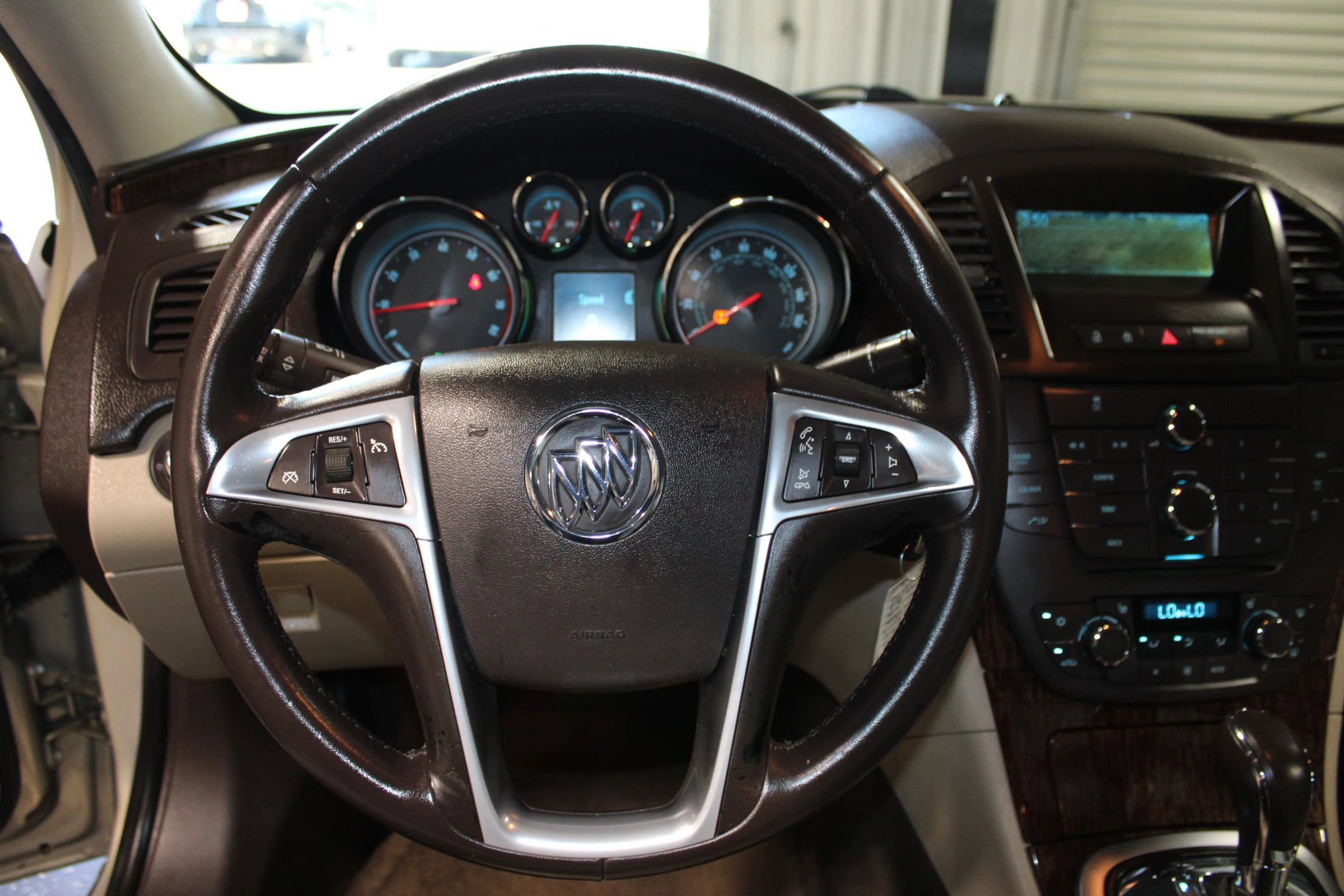 Used 2012 Buick Regal Leather FWD image 11