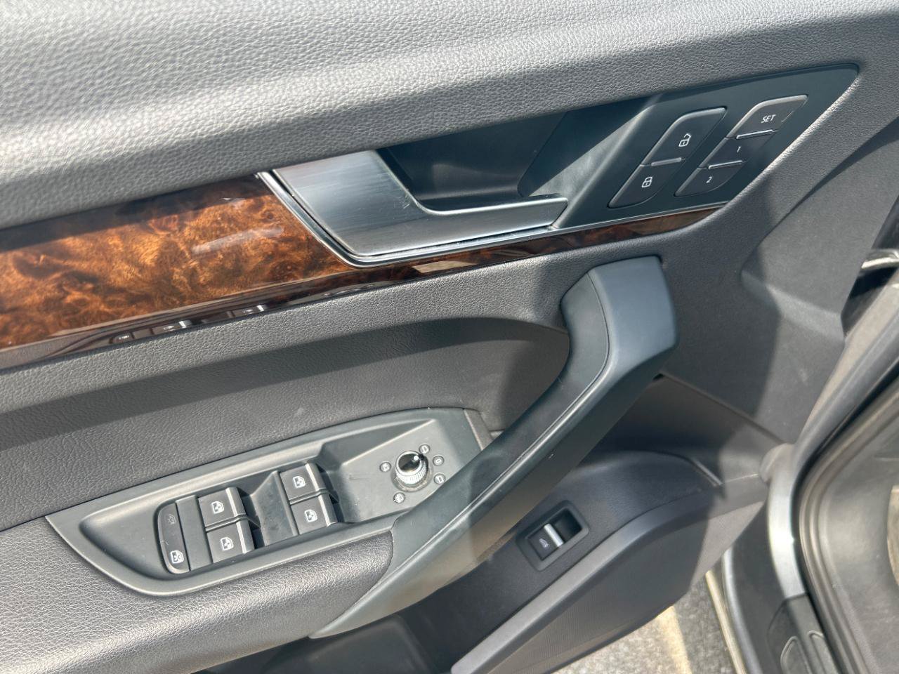 Used 2018 Audi Q5 2.0T Premium AWD/4WD image 12