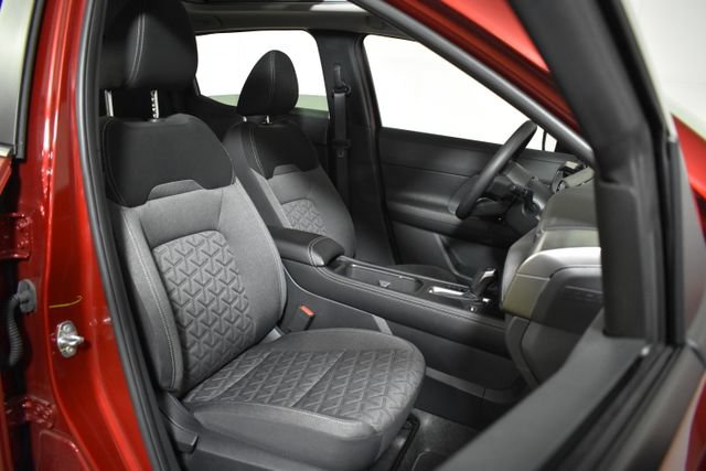 Certified 2025 Nissan Kicks SV w/ SV Premium Package AWD/4WD image 29