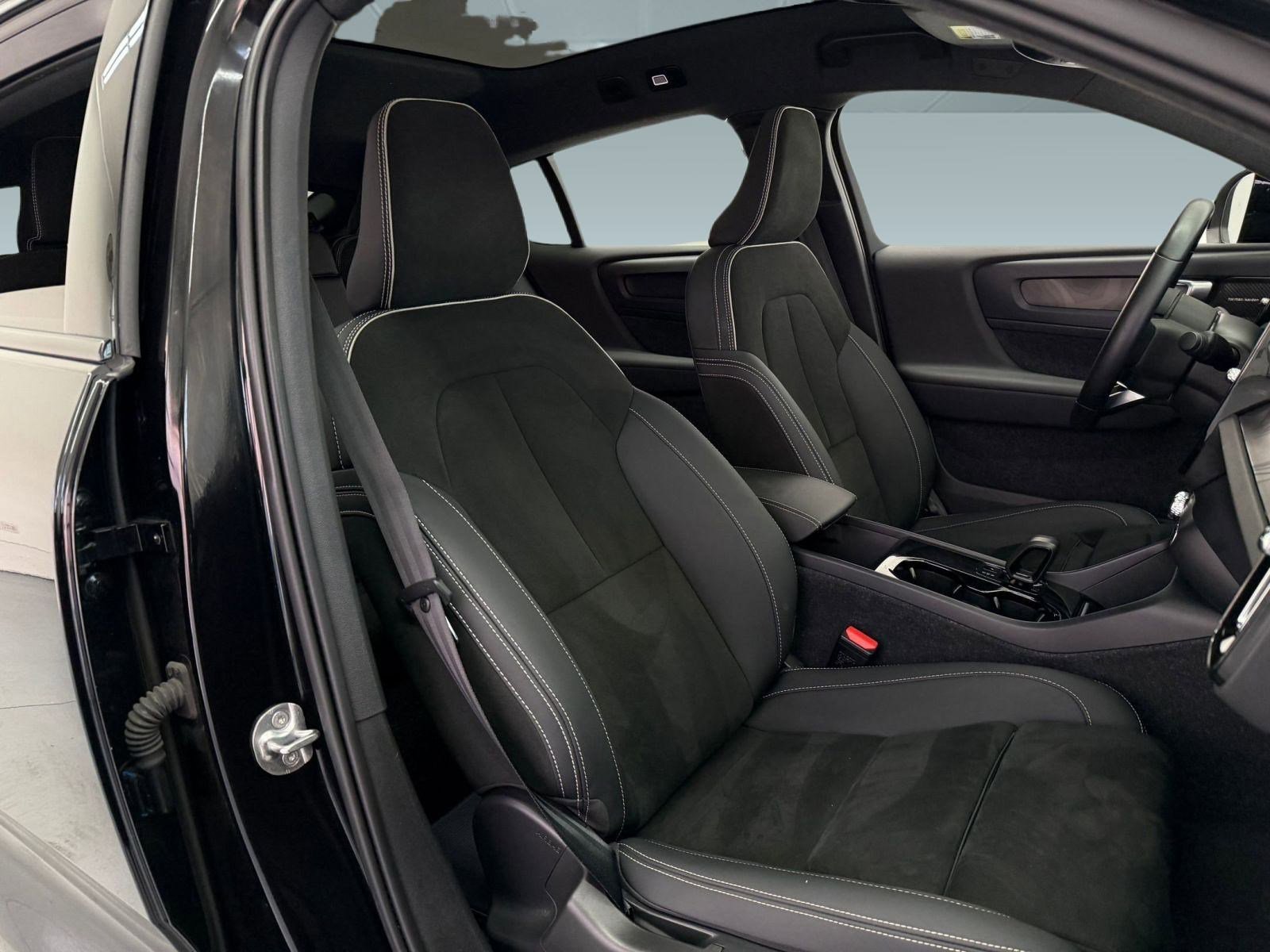 Used 2023 Volvo C40 P8 Recharge Ultimate image 24