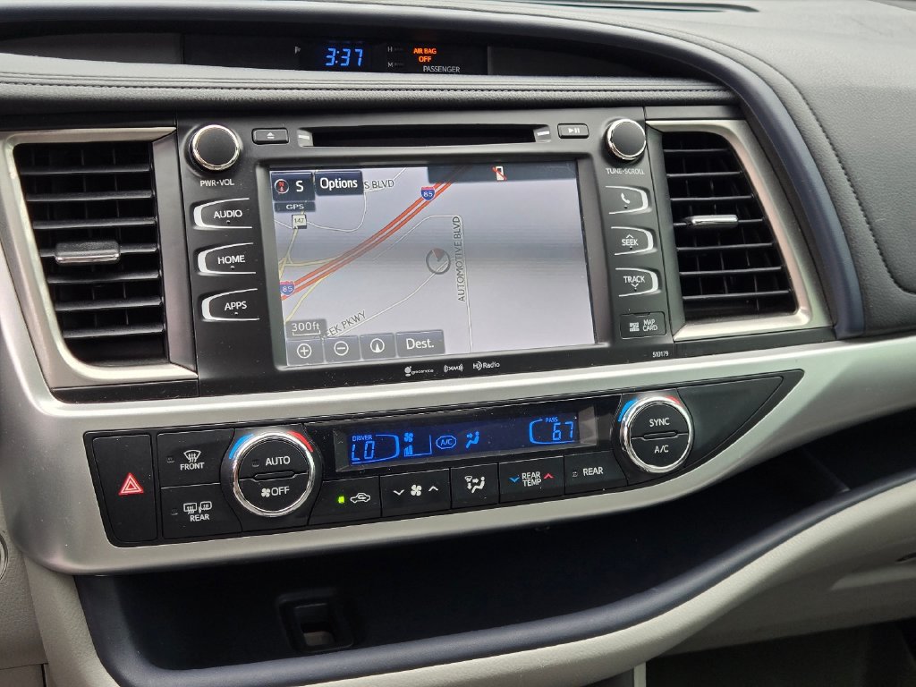 Used 2018 Toyota Highlander XLE FWD image 28