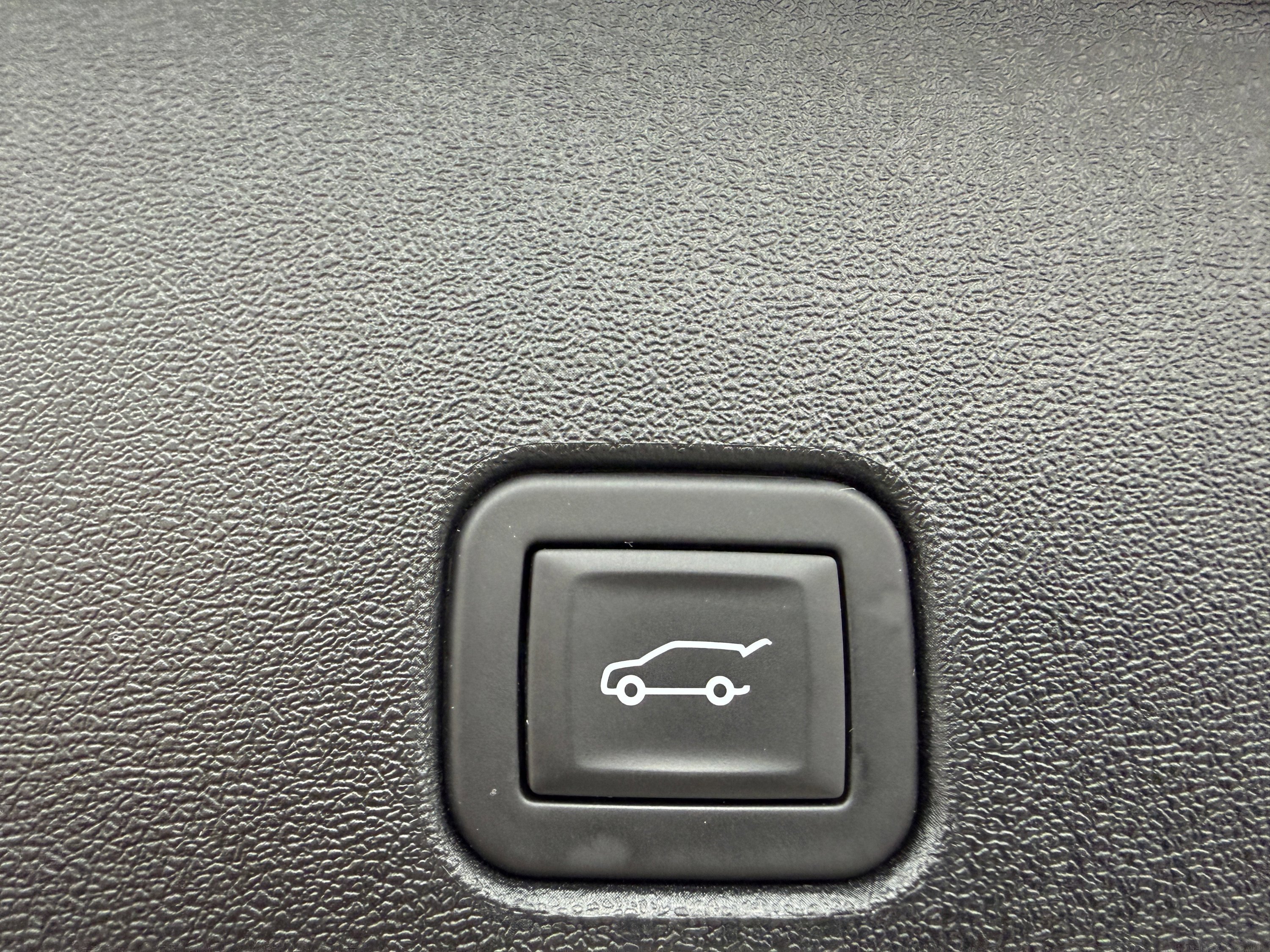Used 2025 Cadillac Optiq Luxury 2 w/ LPO, Floor Liner Package AWD/4WD image 16