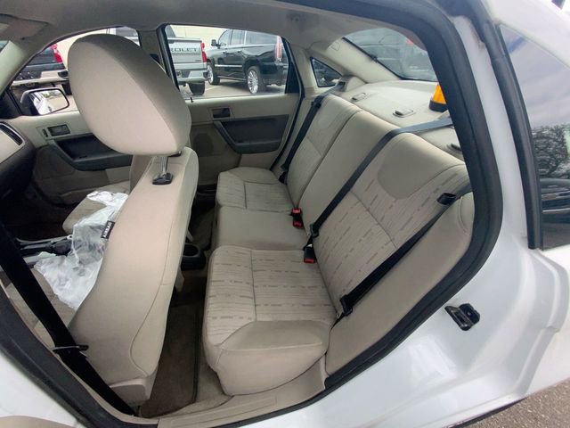 Used 2008 Ford Focus SE FWD image 2