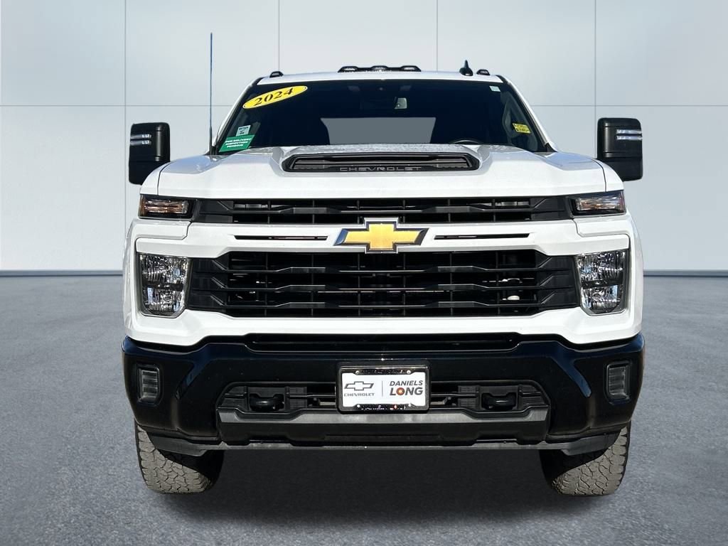 Used 2024 Chevrolet Silverado 2500 Custom w/ Custom Value Package image 3