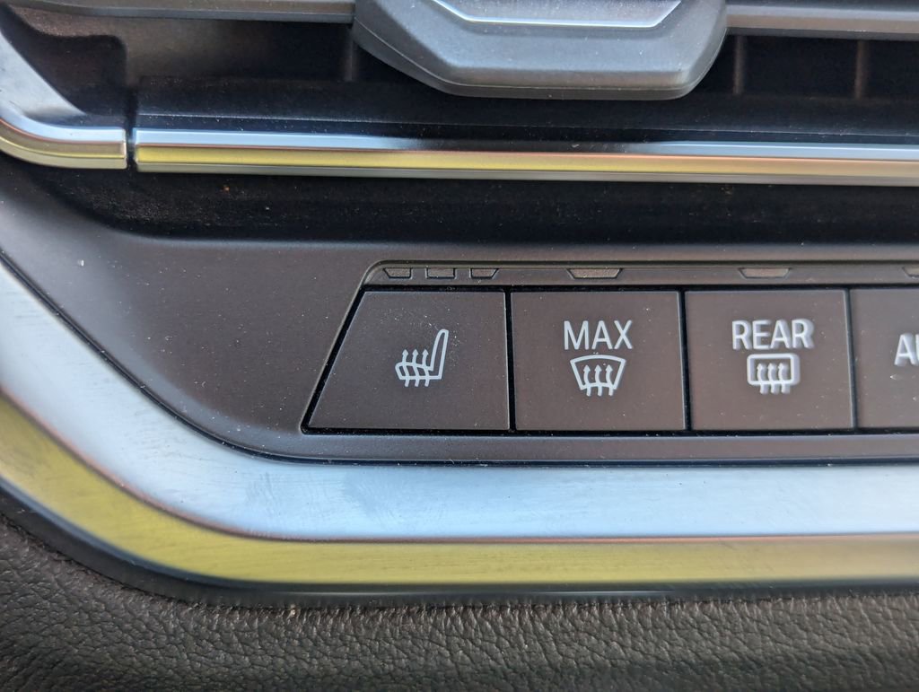 Used 2022 BMW M440i Convertible w/ Premium Package image 18