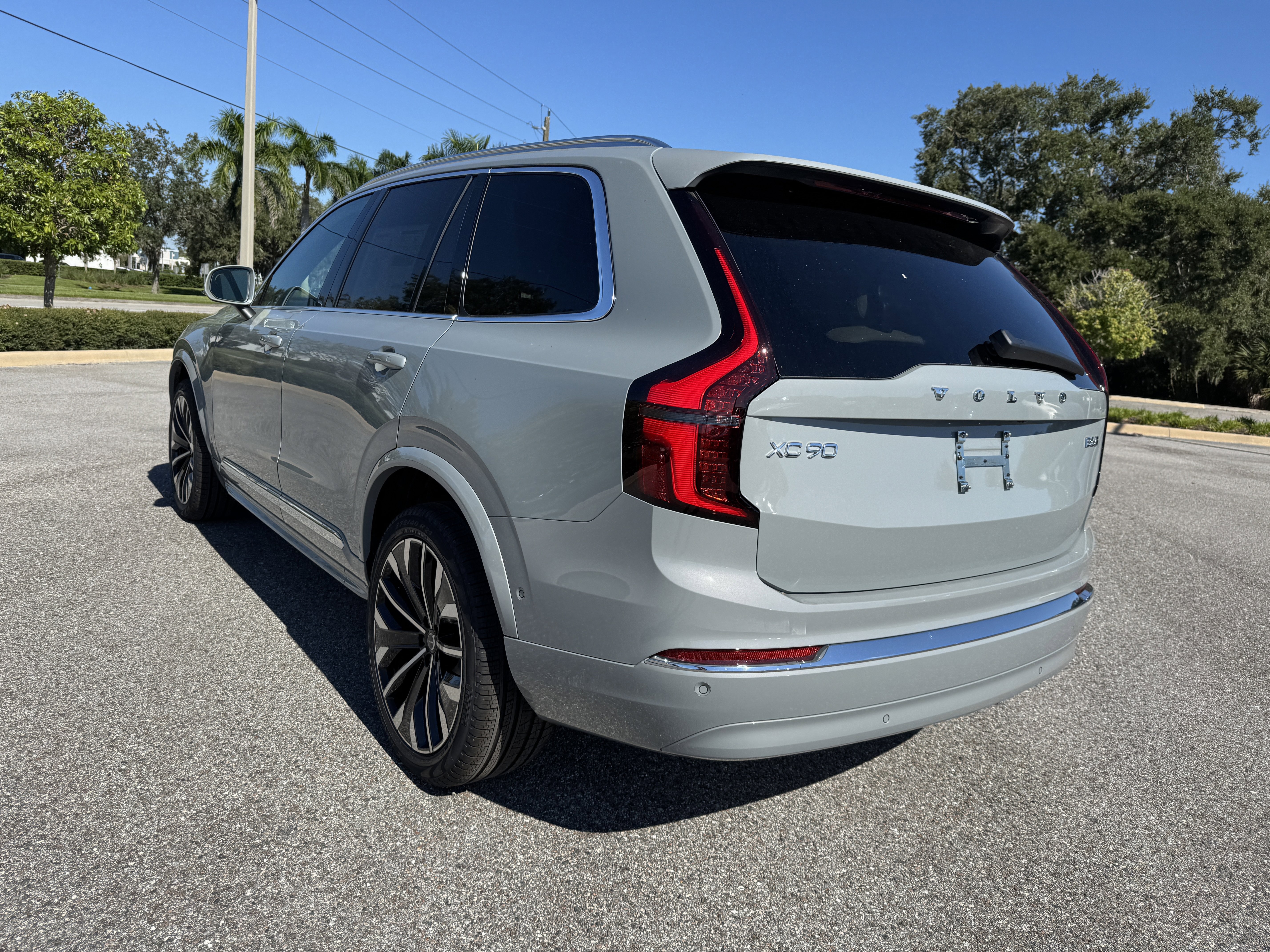 New 2026 Volvo XC90 B6 Plus w/ Protection Package image 5