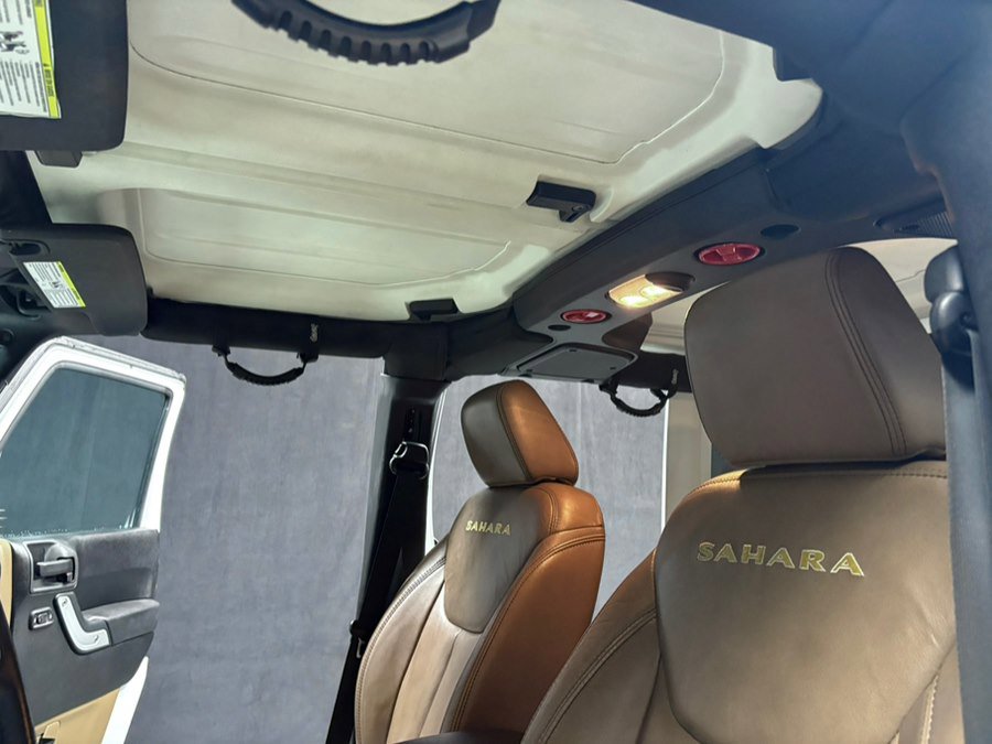 Used 2015 Jeep Wrangler Unlimited Sahara w/ Dual Top Group image 39