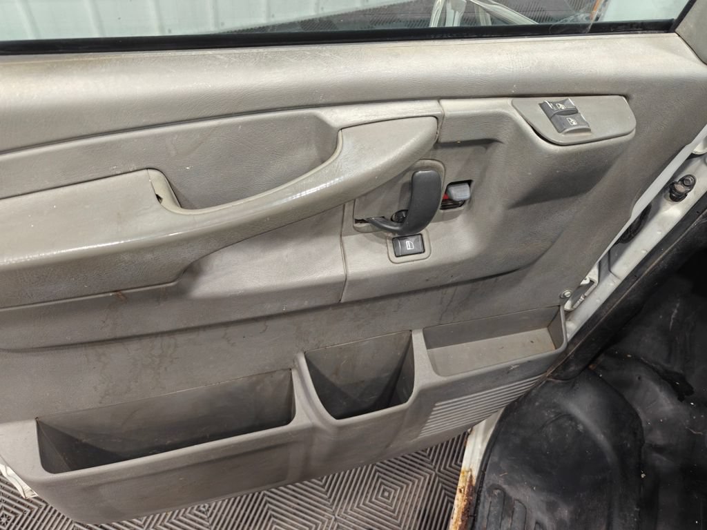 Used 2004 Chevrolet Express 3500 RWD image 34