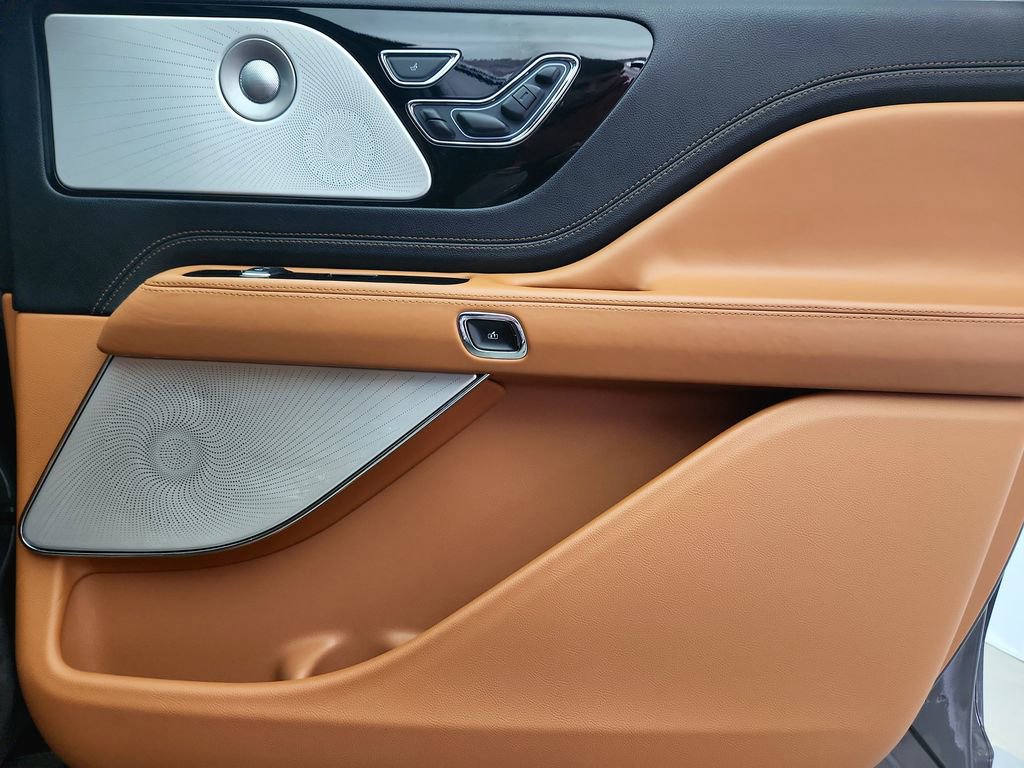 Used 2020 Lincoln Aviator Black Label Grand Touring w/ Class IV Trailer Tow Package image 38