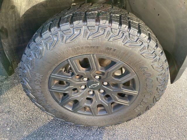 Used 2023 Chevrolet Colorado Trail Boss w/ Technology Package image 13