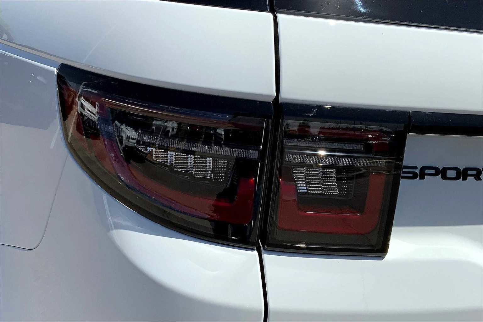 Used 2025 Land Rover Discovery Sport Dynamic SE image 14