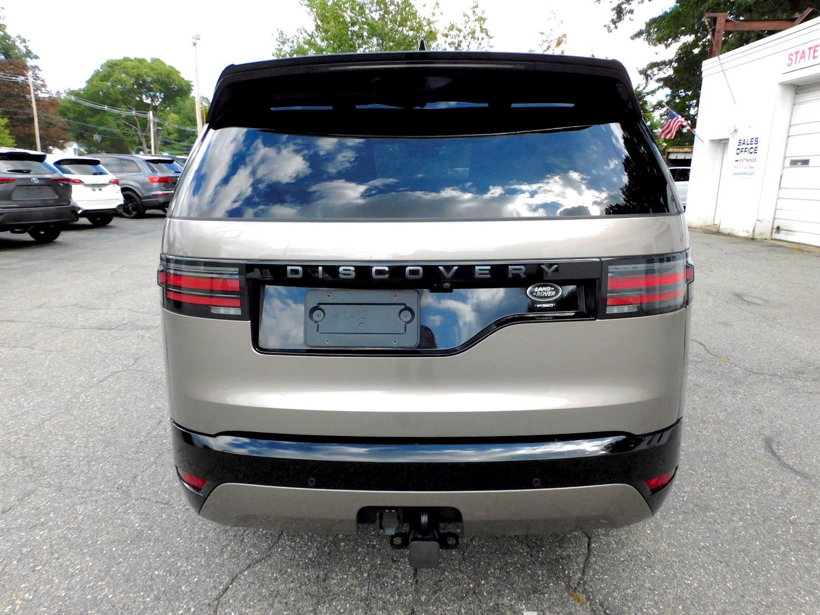 Used 2022 Land Rover Discovery S R-Dynamic AWD/4WD image 4