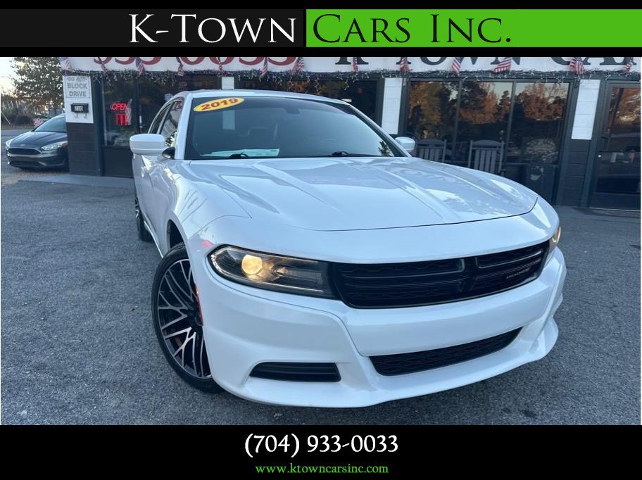 Used 2019 Dodge Charger SXT image 1