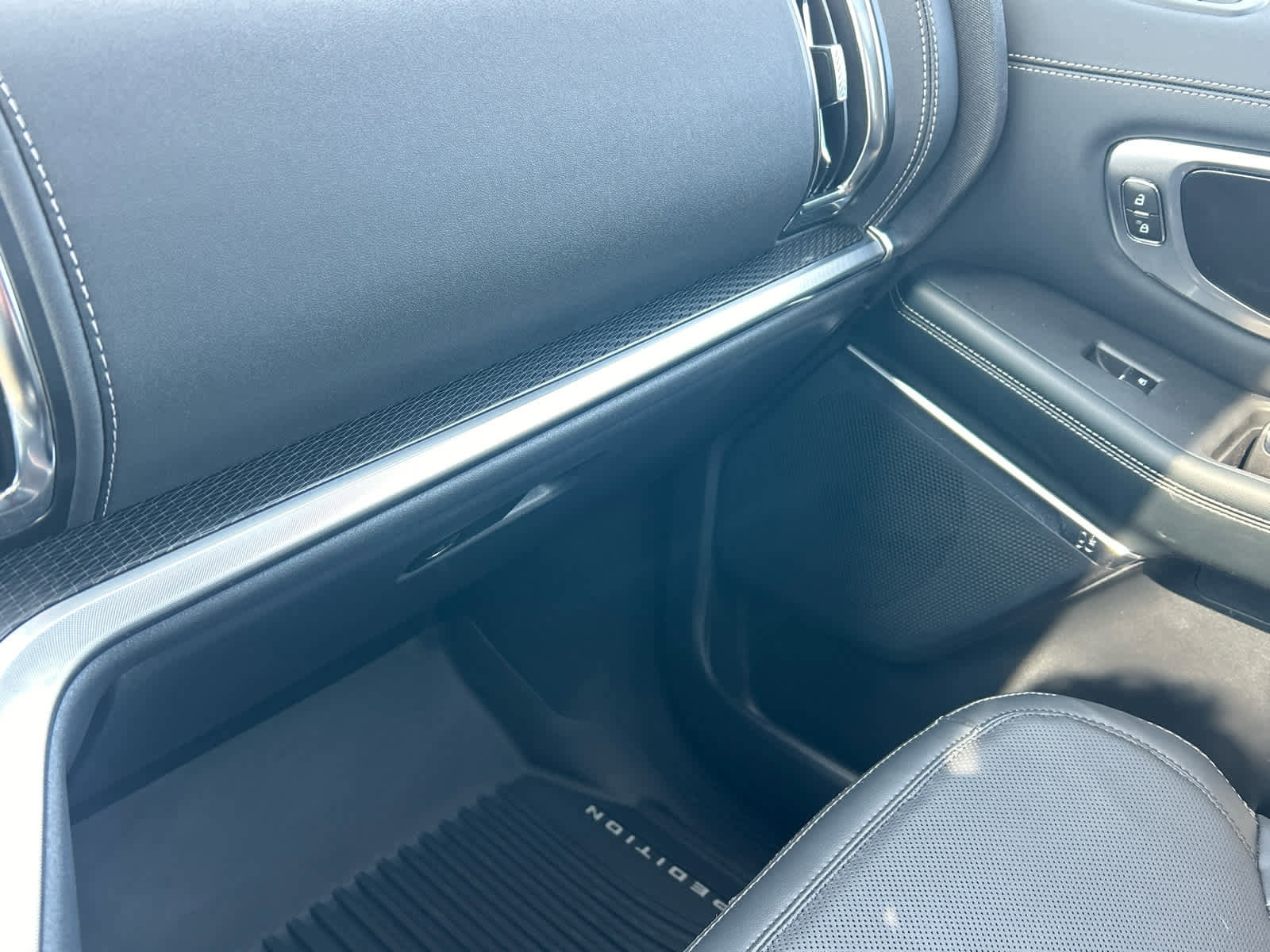 New 2026 Ford Expedition Platinum w/ Stealth Performance Package image 59