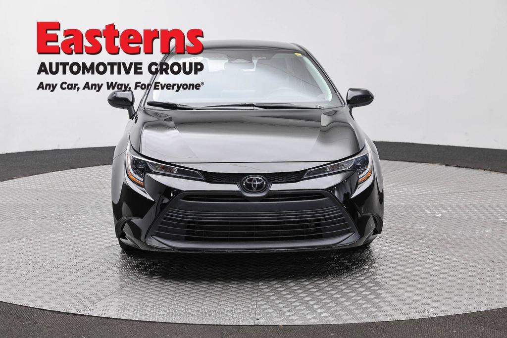 Used 2024 Toyota Corolla LE FWD image 2