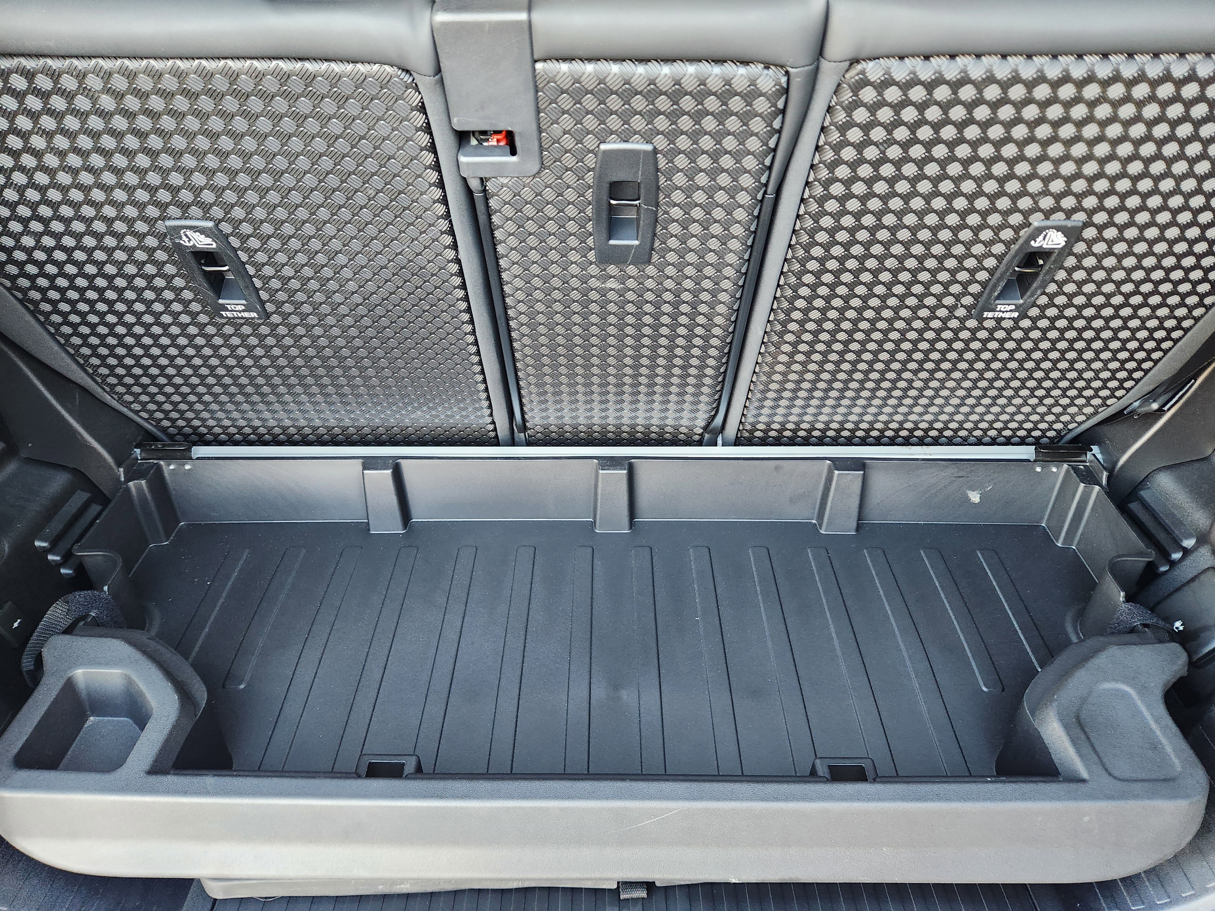 Certified 2025 Land Rover Defender 90 S image 32