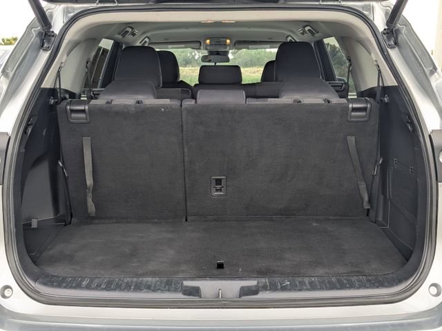 Used 2023 Toyota Highlander LE AWD/4WD image 12