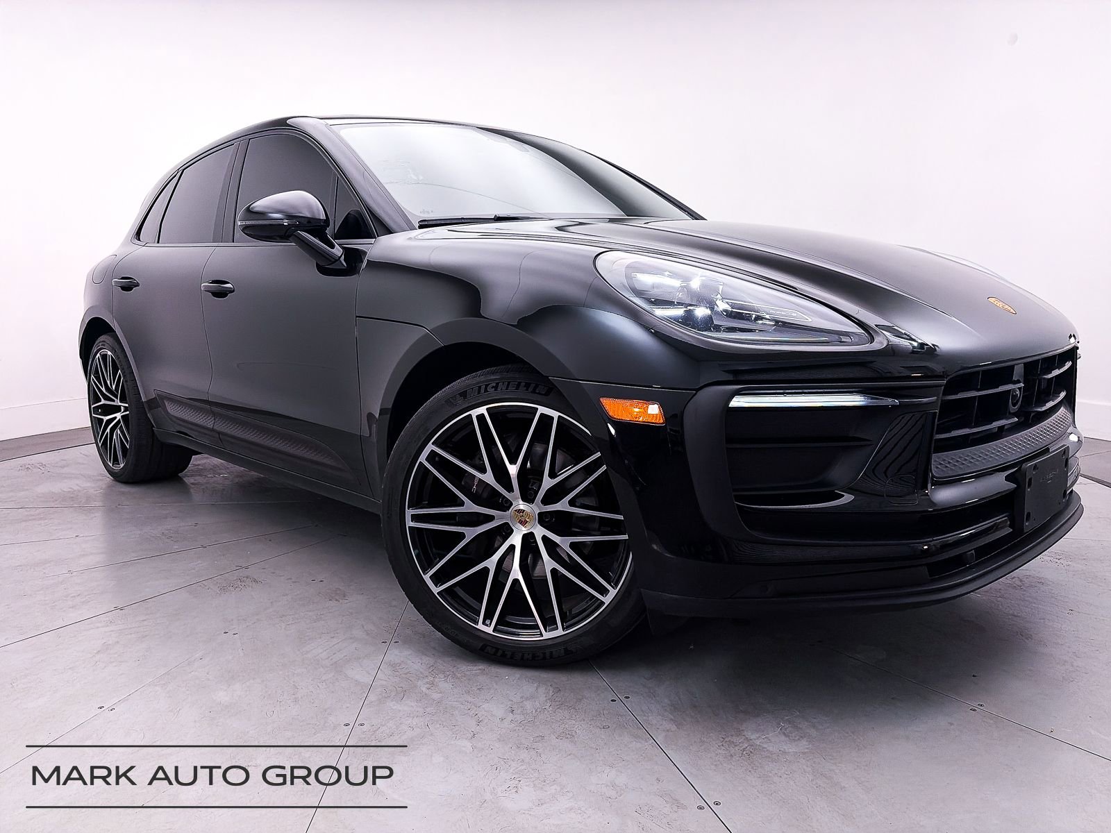 Used 2023 Porsche Macan Turbo image 1