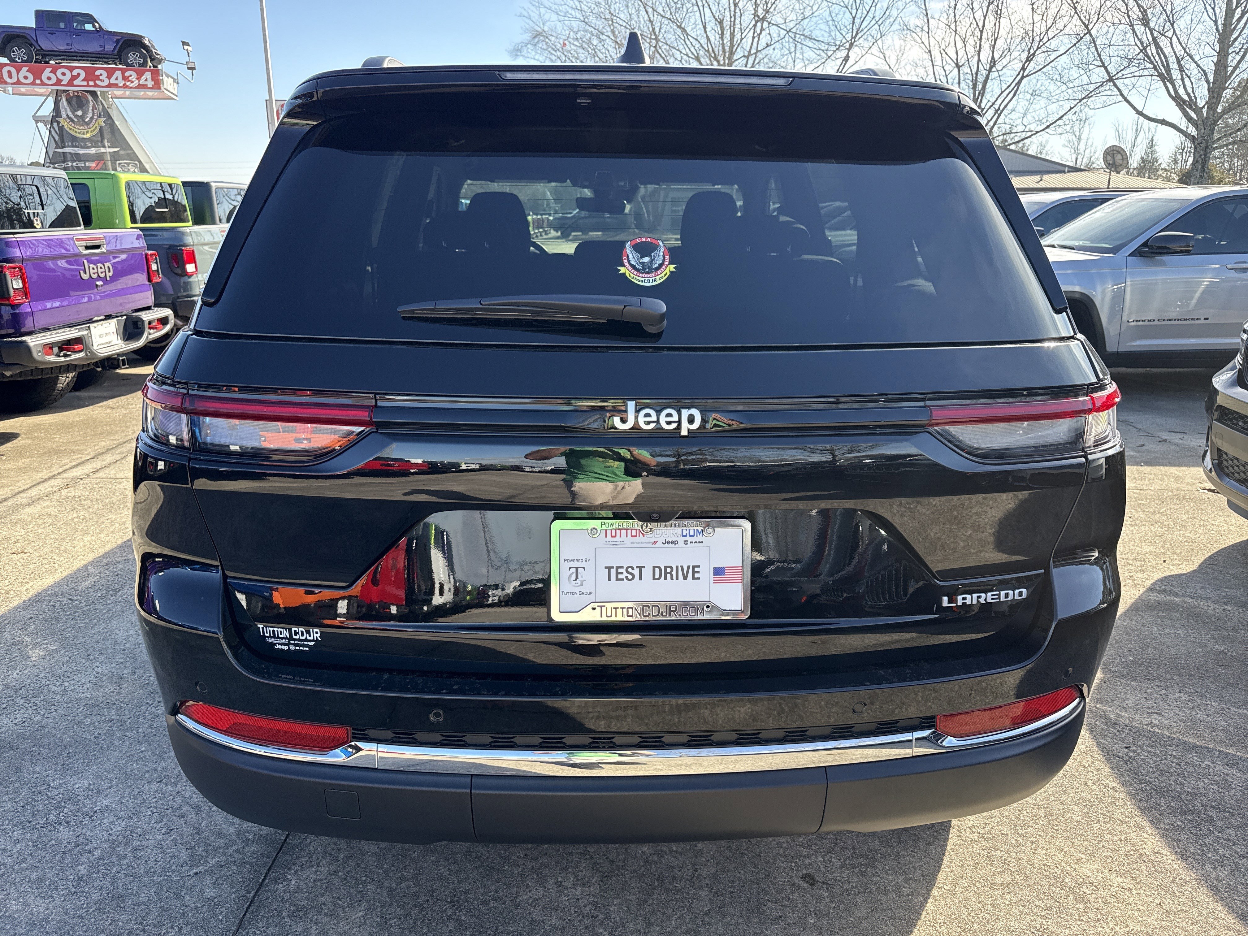 New 2025 Jeep Grand Cherokee Laredo image 6