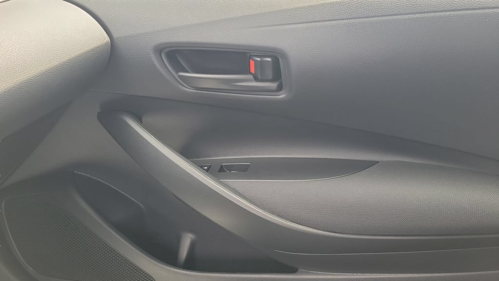 Used 2022 Toyota Corolla LE FWD image 11