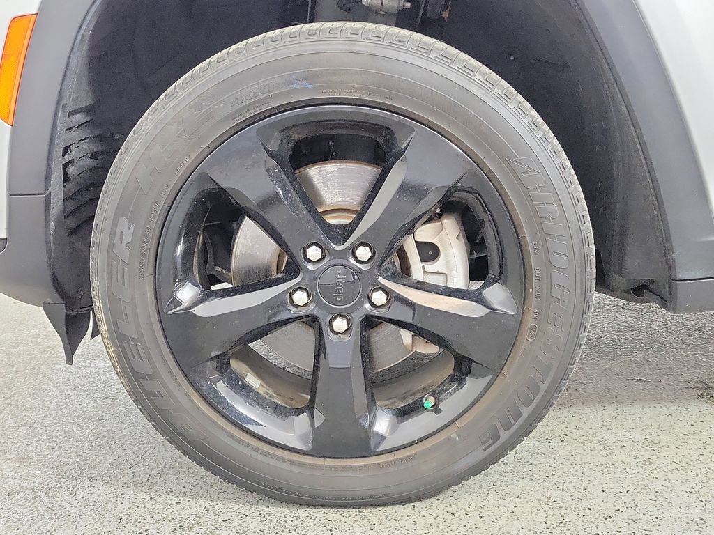 Used 2023 Jeep Grand Cherokee L Laredo RWD image 8