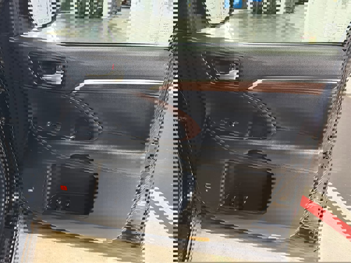 Used 2015 Toyota Highlander Limited image 27