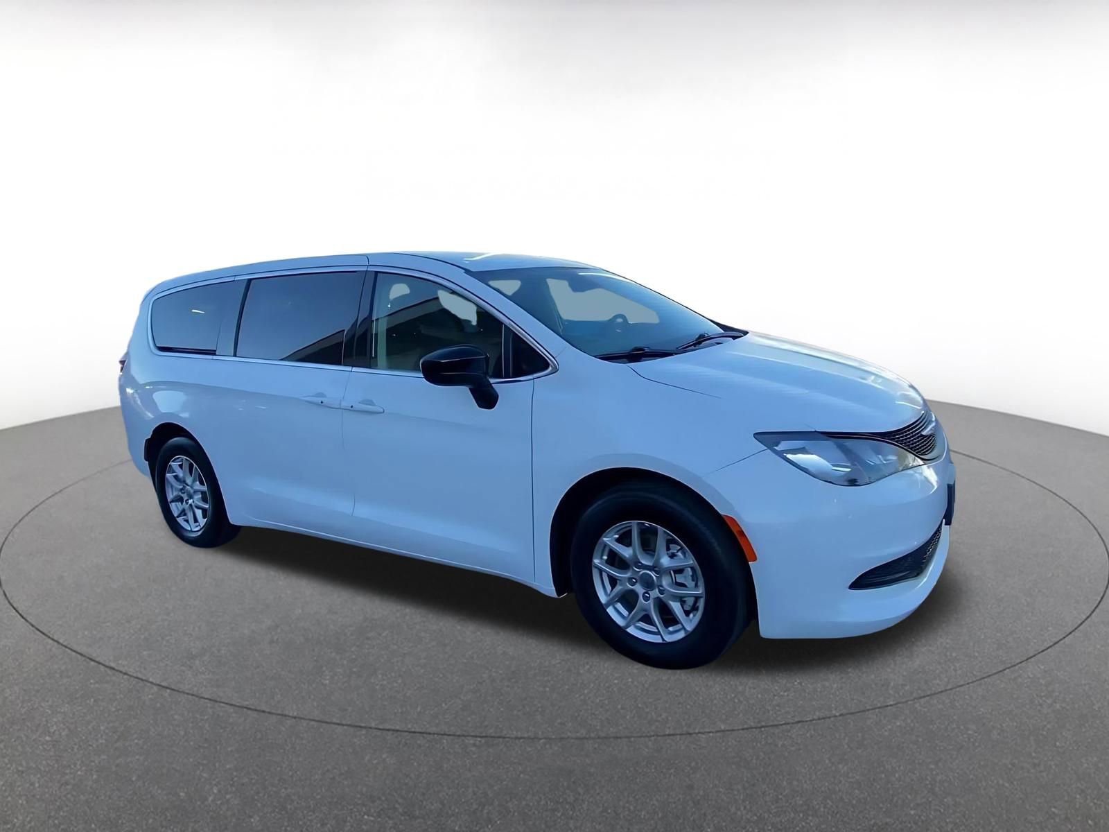 Used 2024 Chrysler Voyager LX video 2