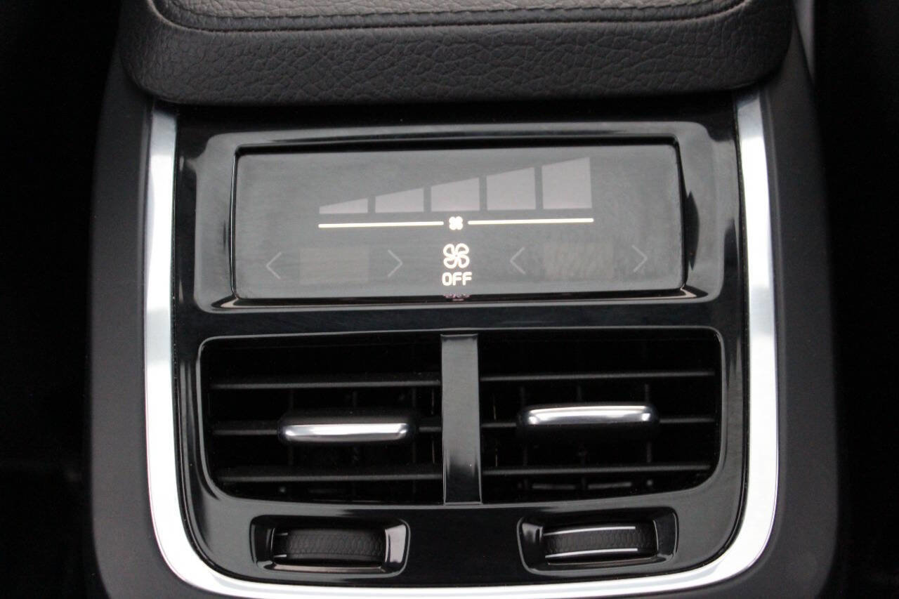 Used 2016 Volvo XC90 T6 Momentum image 22