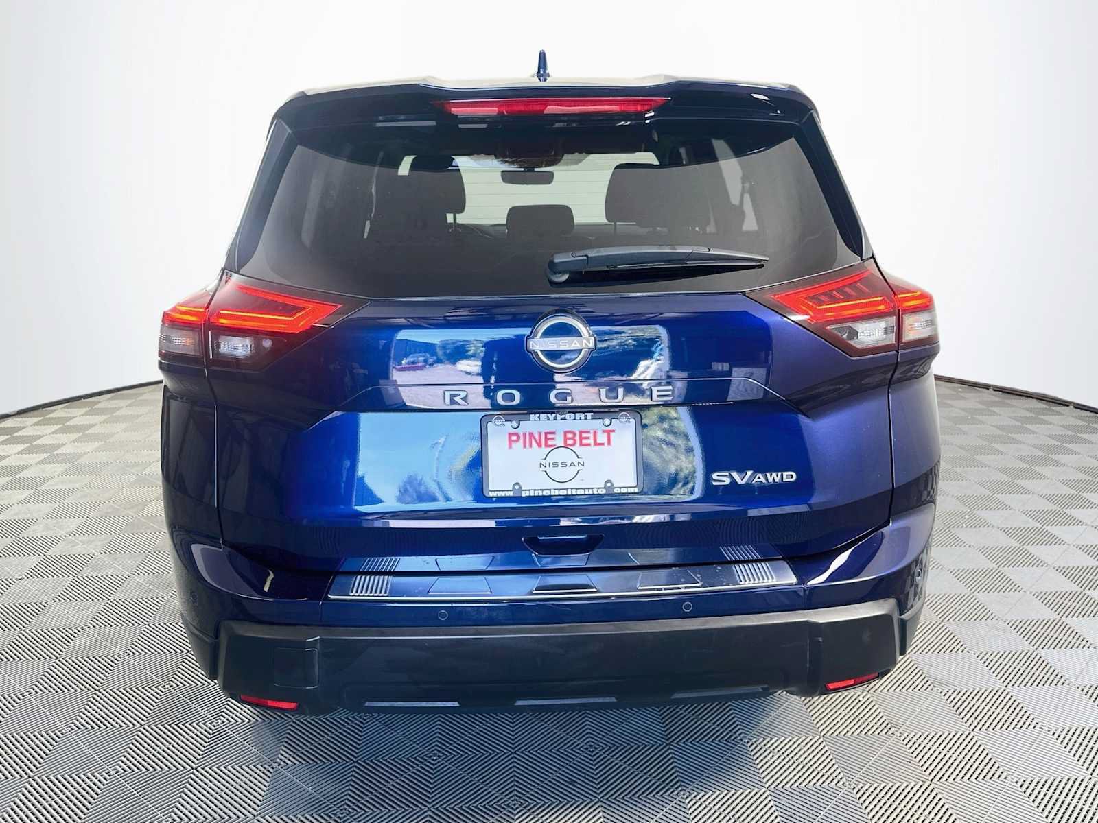 Used 2024 Nissan Rogue SV AWD/4WD image 5