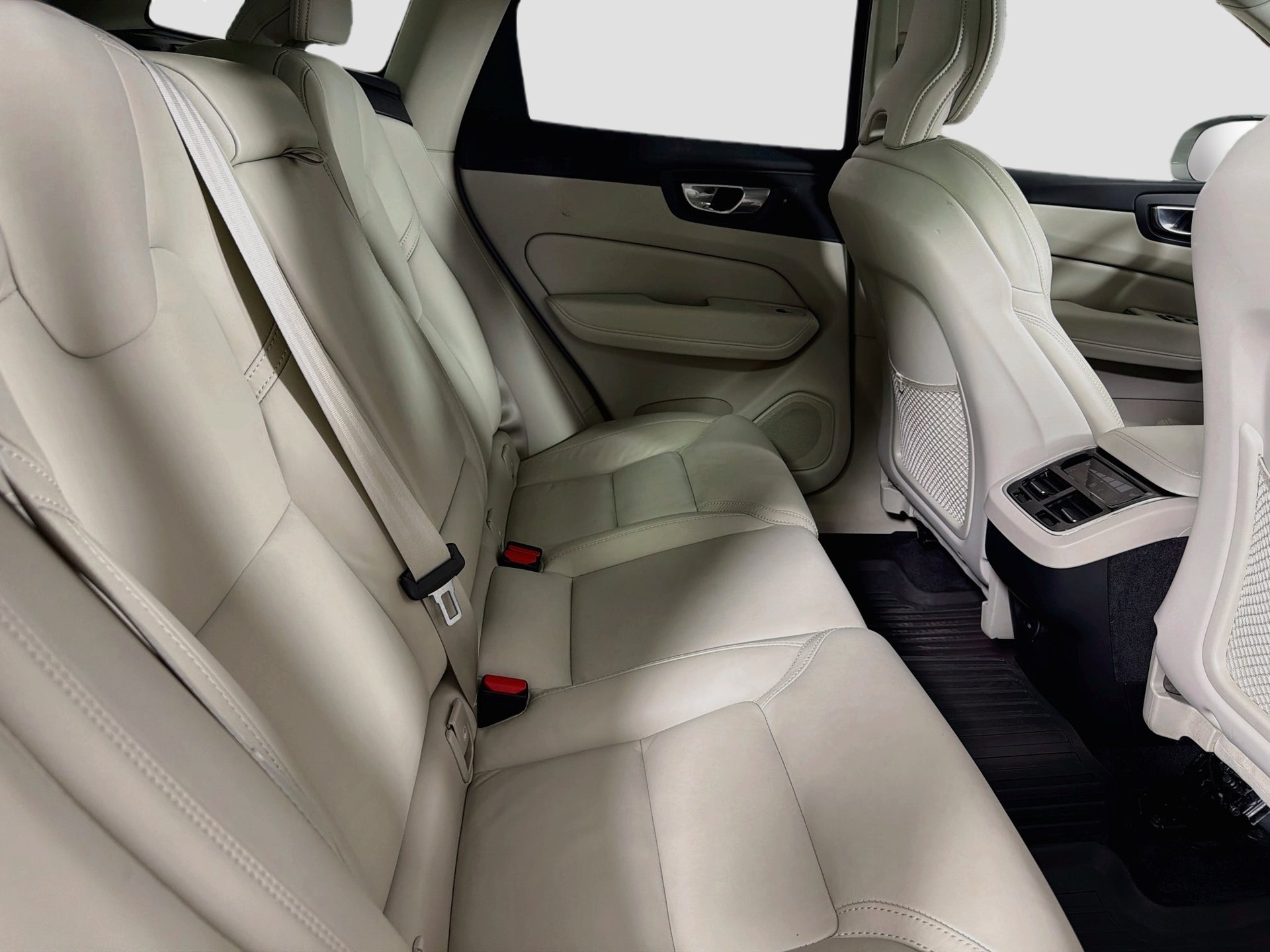 Certified 2023 Volvo XC60 B5 Ultimate w/ Climate Package FWD image 29