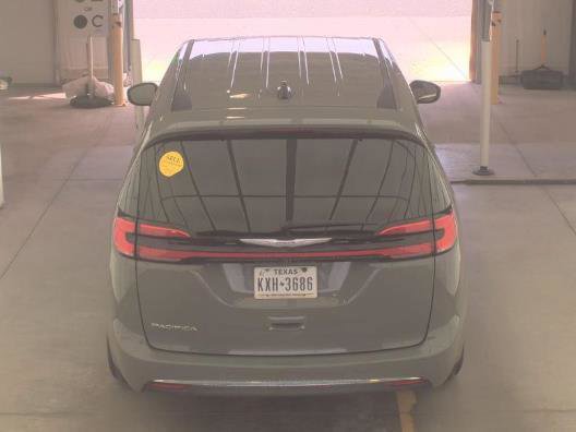 Used 2023 Chrysler Pacifica Touring-L FWD image 4