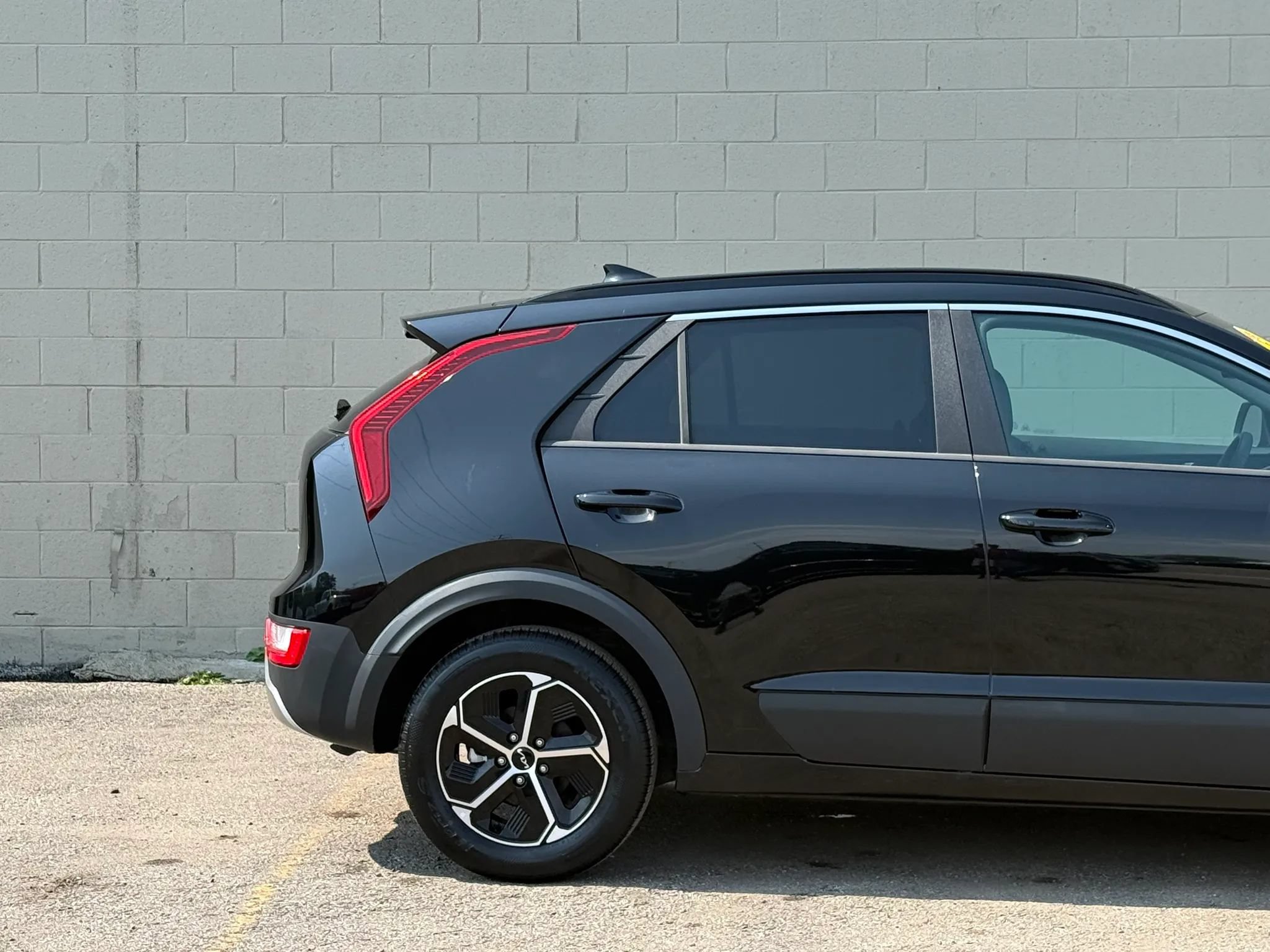 Used 2024 Kia Niro EX FWD image 9