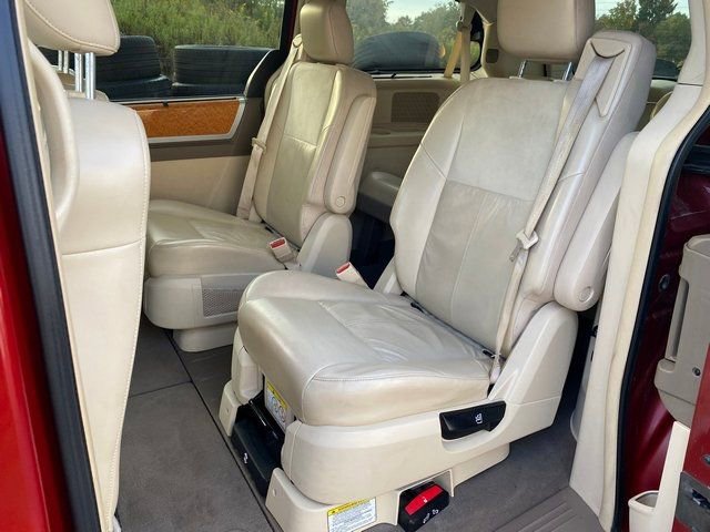 Used 2010 Chrysler Town & Country Limited w/ Entertainment Group #3 image 23