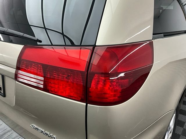 Used 2005 Toyota Sienna LE w/ LE Pkg 4 AWD/4WD image 24