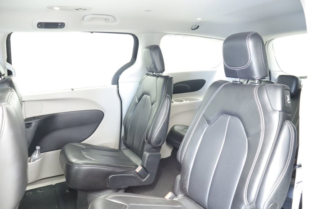 Used 2023 Chrysler Pacifica Touring-L FWD image 23