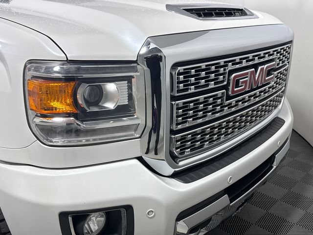 Used 2018 GMC Sierra 2500 Denali w/ Duramax Plus Package AWD/4WD image 12