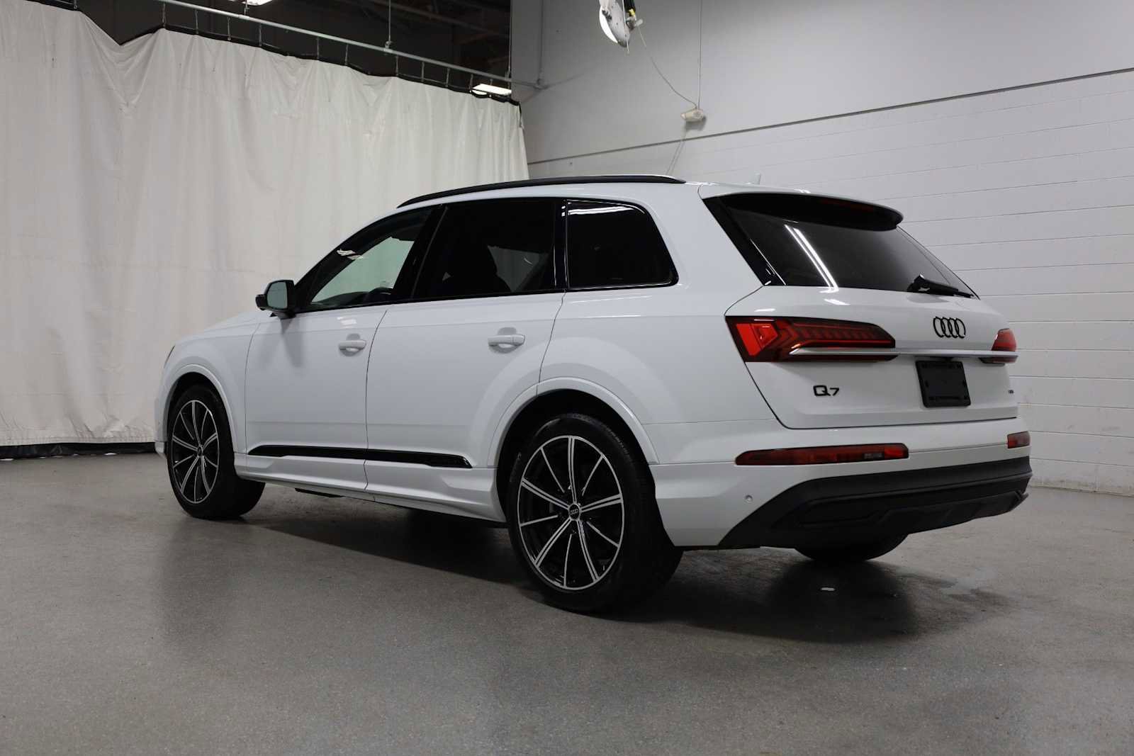Used 2021 Audi Q7 3.0T Prestige w/ Prestige Package AWD/4WD image 3