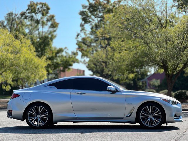 Used 2017 INFINITI Q60 2.0t w/ Premium Plus Package 2.0T AWD/4WD image 4