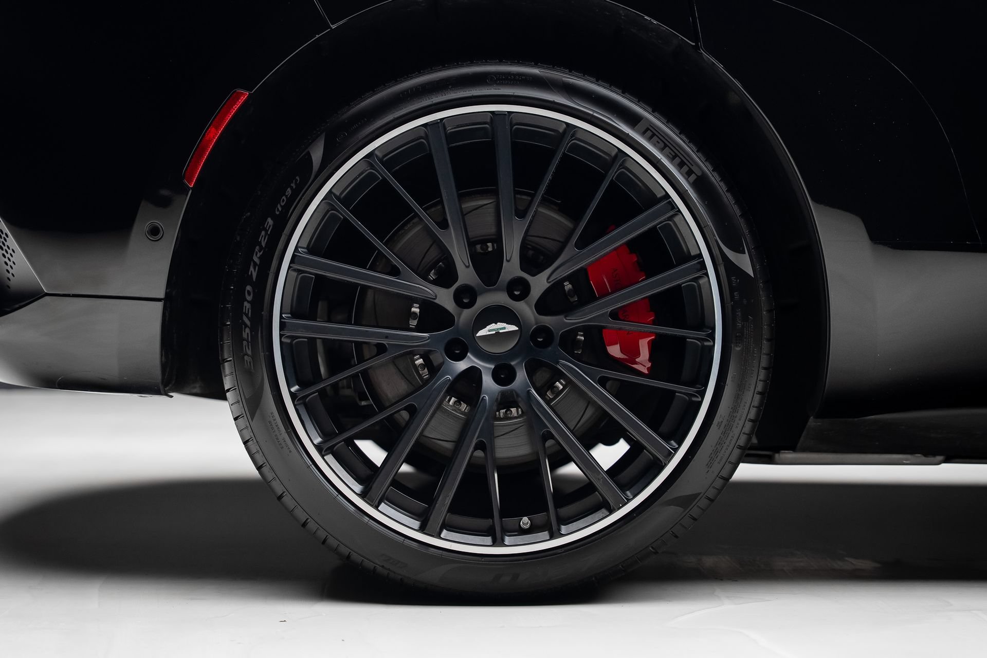 Used 2022 Aston Martin DBX AWD/4WD image 38