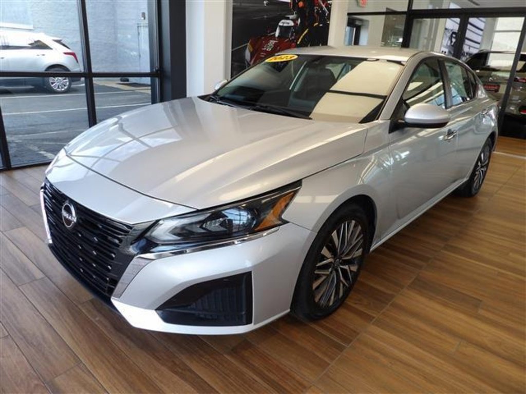 Used 2023 Nissan Altima 2.5 SV
