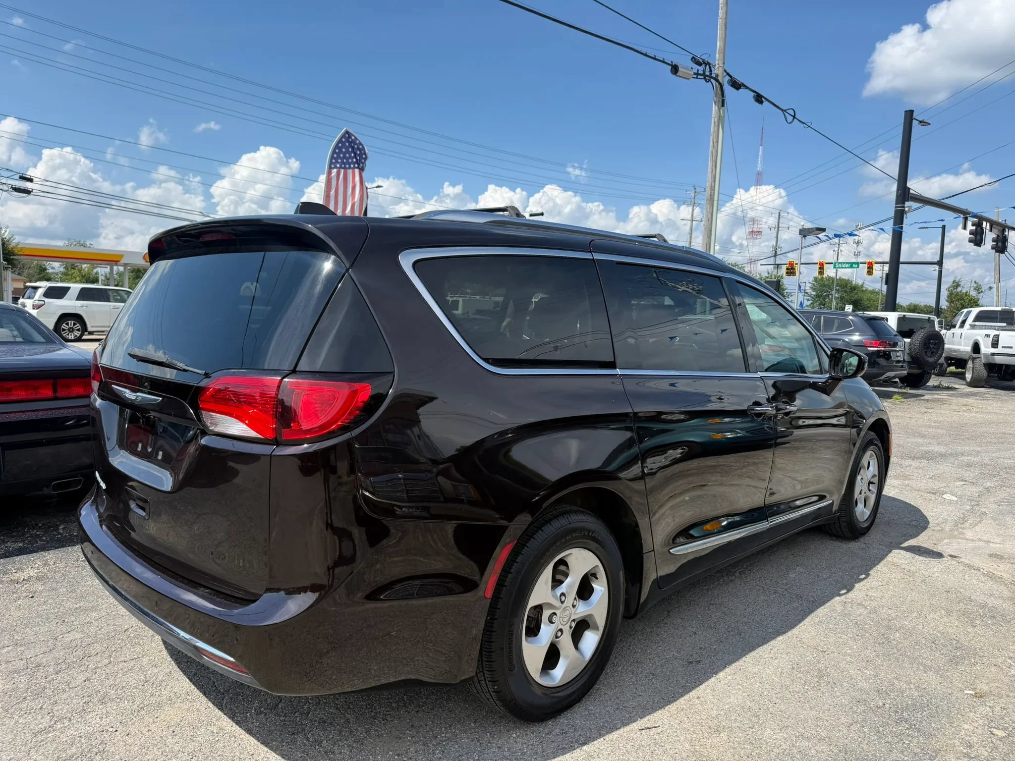Used 2017 Chrysler Pacifica Touring-L Plus FWD image 6