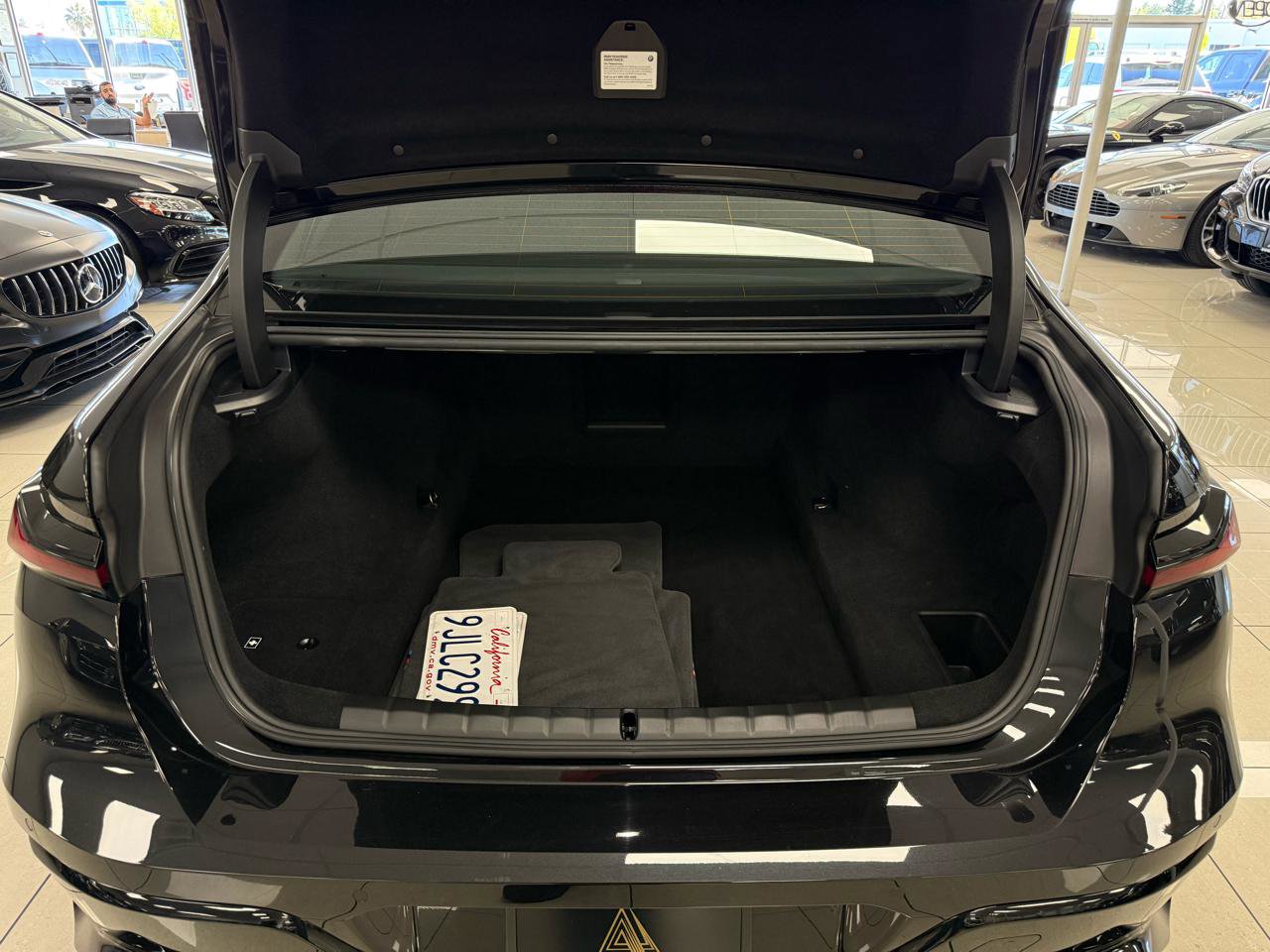 Used 2023 BMW 760i xDrive image 35